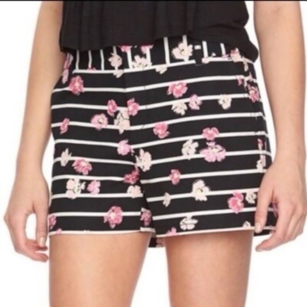 ELLE Shorts Womens Size 8 Black White Striped Pink Floral Casual Pockets